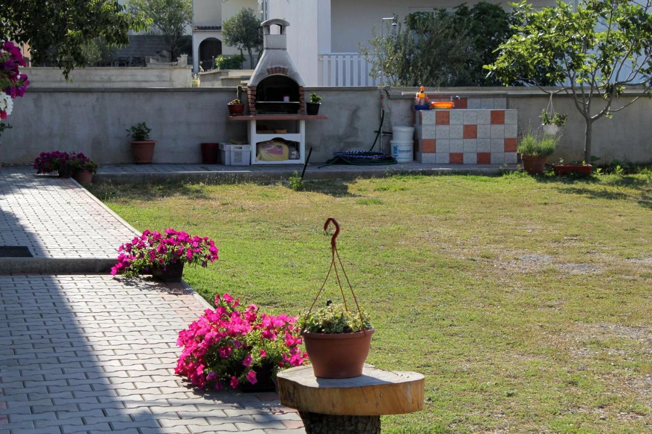 Apartments With A Parking Space Seline, Paklenica - 6603 สตารีกราด-ปาเคลนีซา ภายนอก รูปภาพ