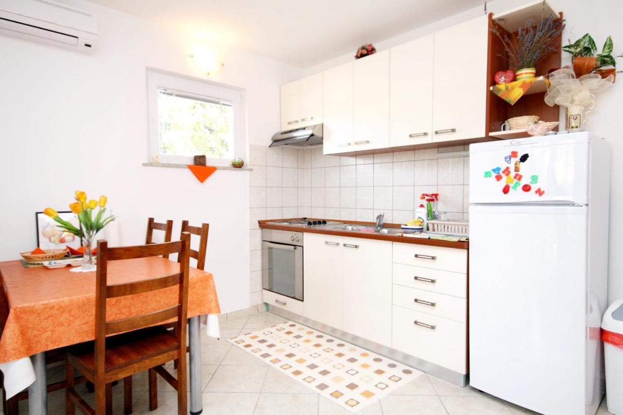 Apartments With A Parking Space Seline, Paklenica - 6603 สตารีกราด-ปาเคลนีซา ภายนอก รูปภาพ