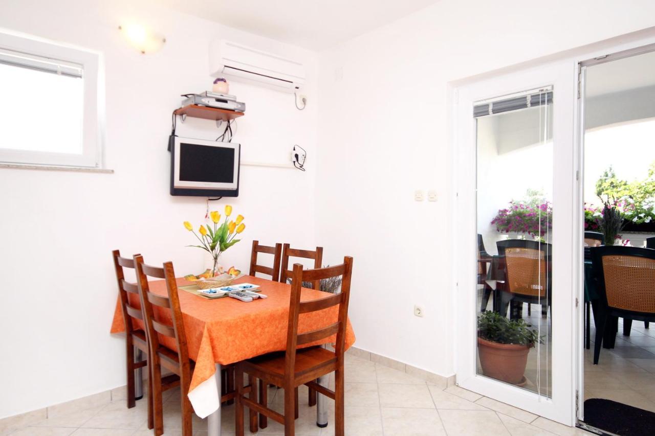 Apartments With A Parking Space Seline, Paklenica - 6603 สตารีกราด-ปาเคลนีซา ภายนอก รูปภาพ