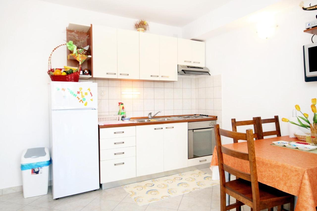 Apartments With A Parking Space Seline, Paklenica - 6603 สตารีกราด-ปาเคลนีซา ภายนอก รูปภาพ